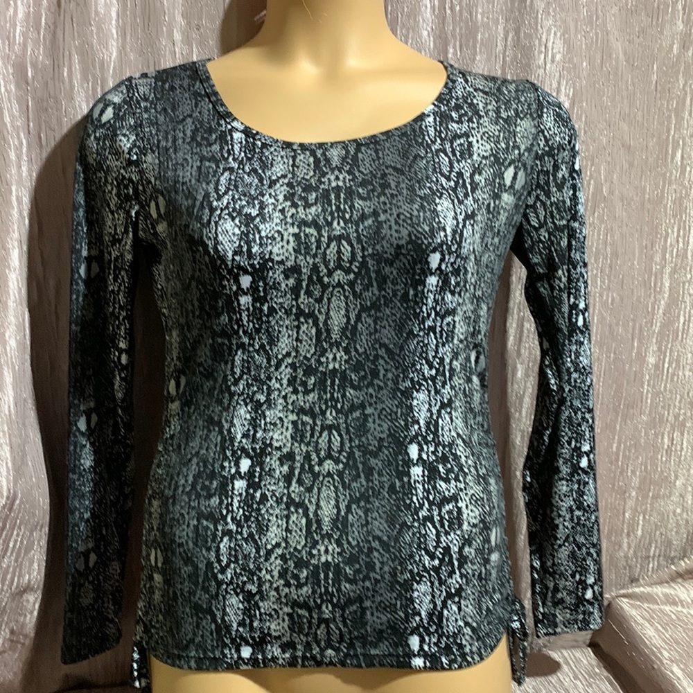 Full Circle Trends Top Blouse Animal Print Black Gray Snake Size L Pullover